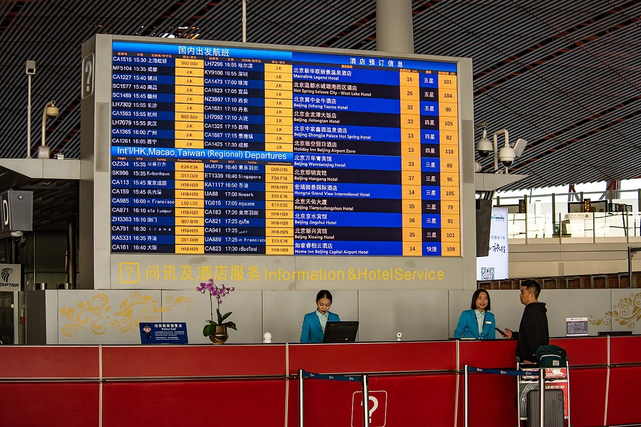 입국 확인을 마쳐야 통과되는 출국 창구
